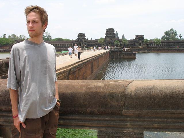 Hugues devant Angkor Vat IMG_1226.JPG