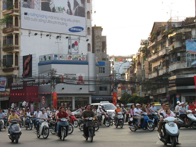 Circulation classique dans les rues du centre-ville IMG_8255.JPG