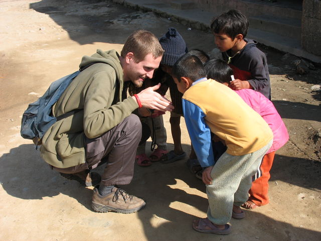 Enfants de Dopahare se regardant sur la caméra de Hugues IMG_7078.JPG