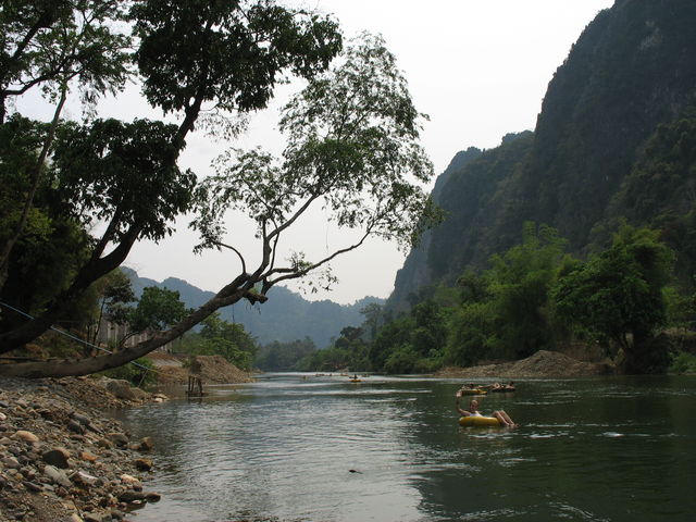 Maïte sur la rivière IMG_9860.JPG