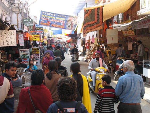 Sadar Bazaar road, la rue commerçante de Pushkar. IMG_6541.JPG
