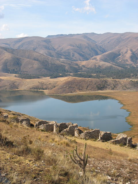 Ruines près du lac Paca IMG_5097.JPG
